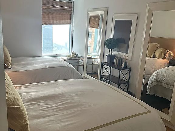 5th image of 150 W 56th St APT 5003