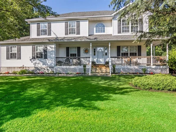 353 Parkside Avenue, Miller Place, NY 11764