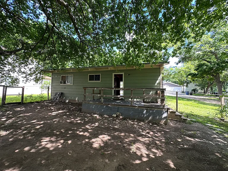 412 E Klein Rd — Photo 9