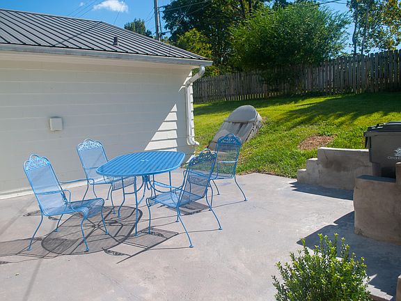 4th image of 3608 Essary Dr