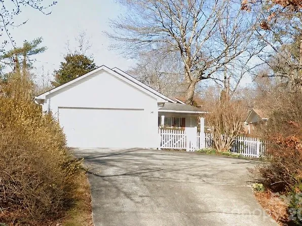105 Amelia Dr, Hendersonville, NC 28792