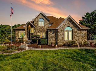 6492 Stonebrook Ln, Flushing, MI 48433