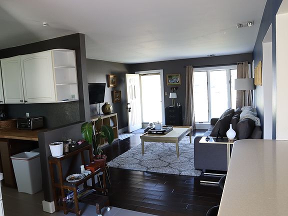 3rd image of 2452 Ardmore Ave