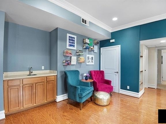 3rd image of 850 N Hudson Ave APT 205
