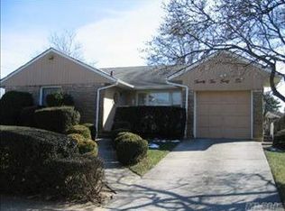 2242 Smith St, Merrick, NY 11566