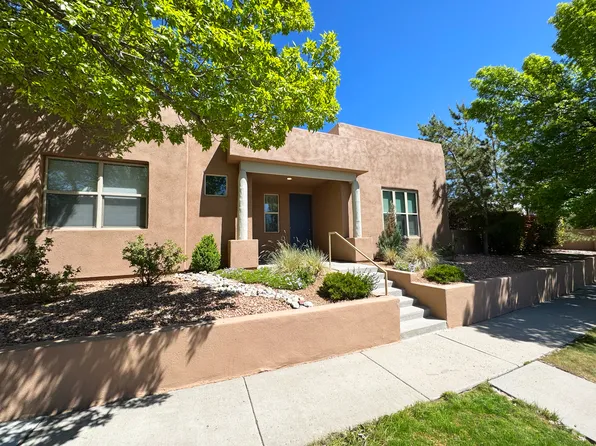 2 Wood Flower Pl, Santa Fe, NM 87508