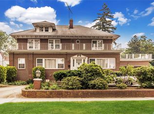 121 Clinch Ave, Garden City, NY 11530
