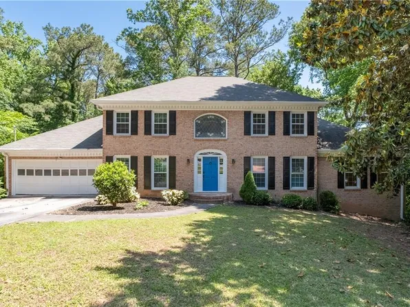2562 River Knoll Dr SW, Lilburn, GA 30047