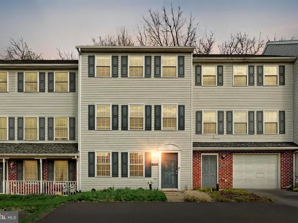 2264 N Point Dr, York, PA 17406