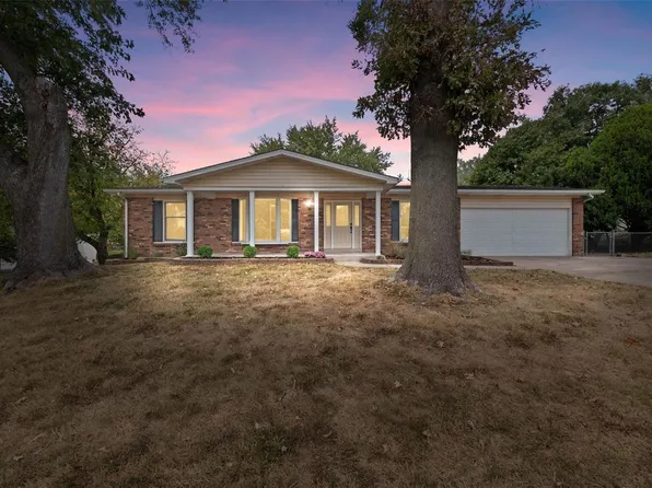 901 Concordia Ln, Saint Charles, MO 63301