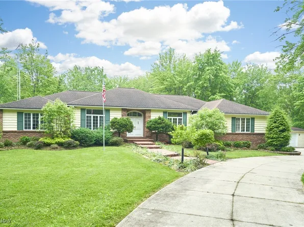 2864 Sourek Rd, Akron, OH 44333