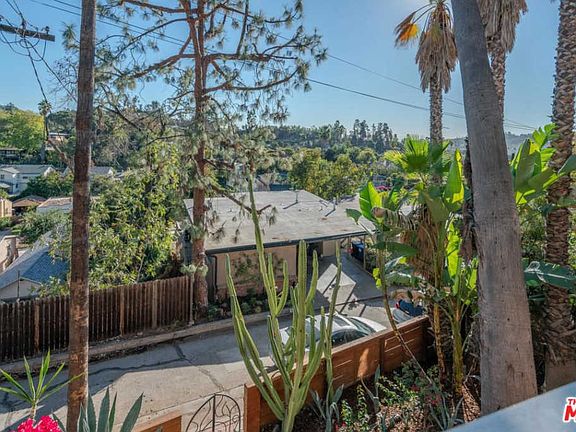 2nd image of 923 Palm View Dr