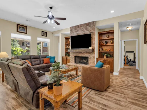 13957 Challenger Dr, Willis, TX 77318