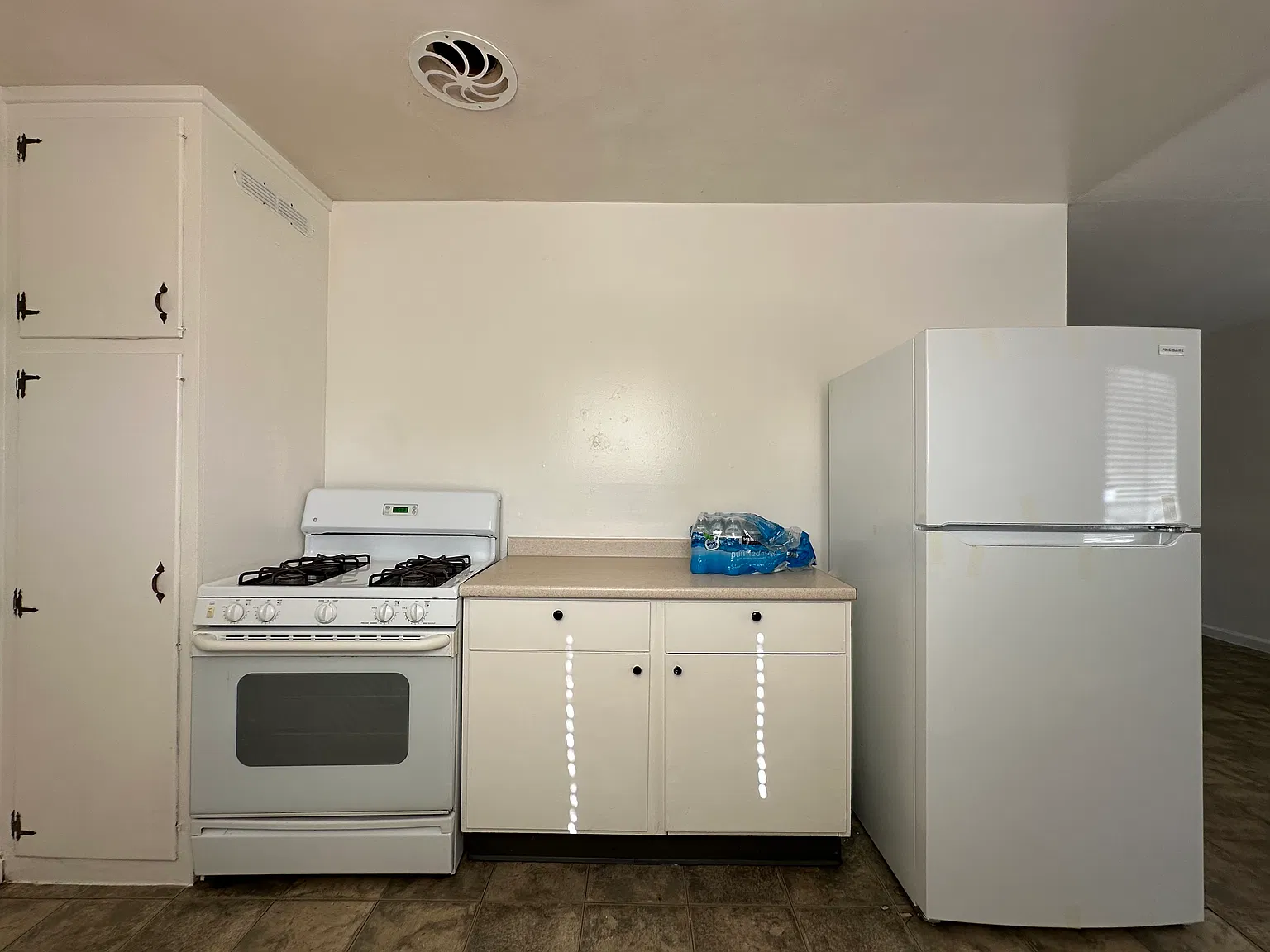 3 bed, 1111 sqft, $1,900 — Photo 4