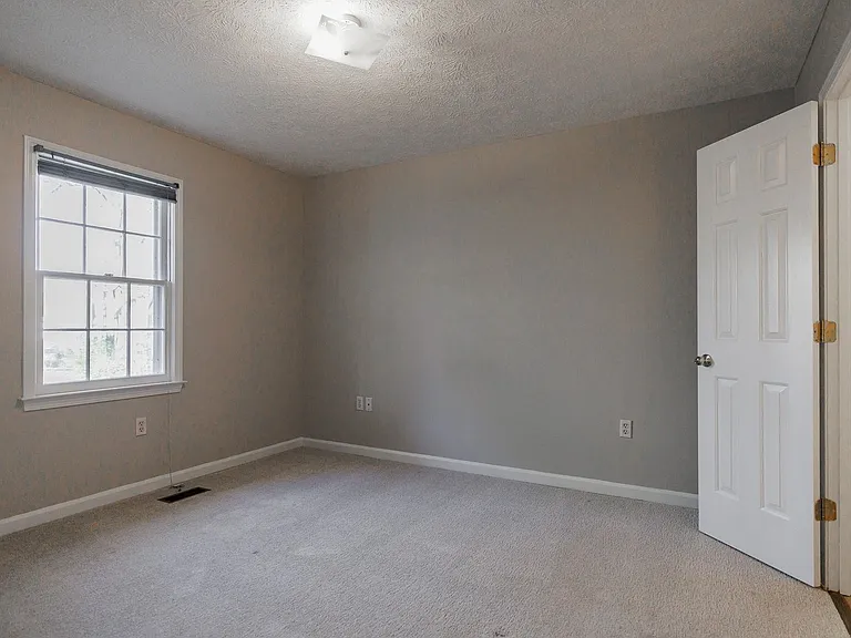 1160 Grayson Ln — Photo 5