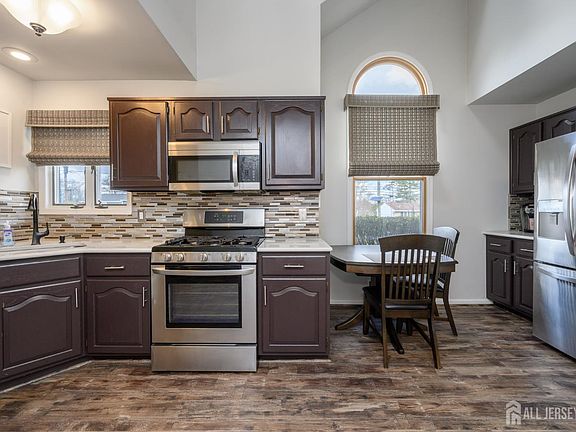 4th image of 675 Raritan Rd APT 24
