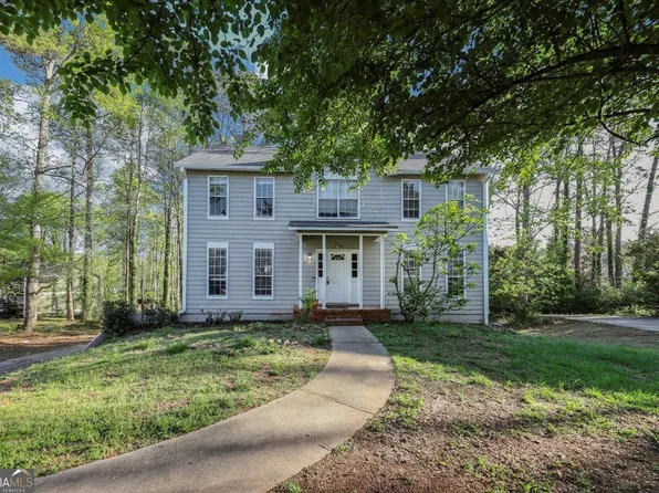 5256 Hollyfield Dr, Stone Mountain, GA 30088