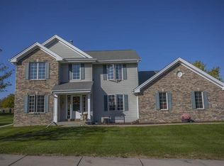 117 Meadow Ln, Poplar Grove, IL 61065