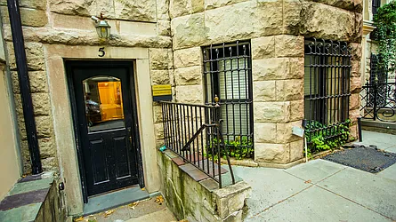 Rented by R New York