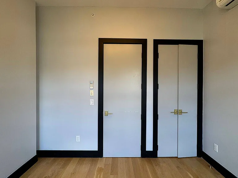 41 Van Wagenen Ave #4L — Photo 13