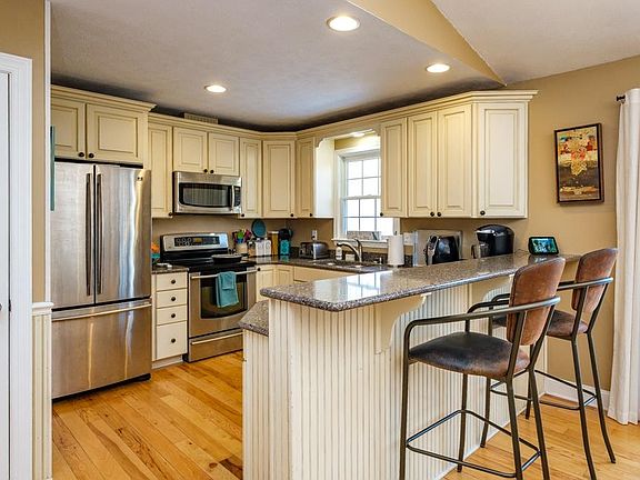 2nd image of 170 Pleasant Ln