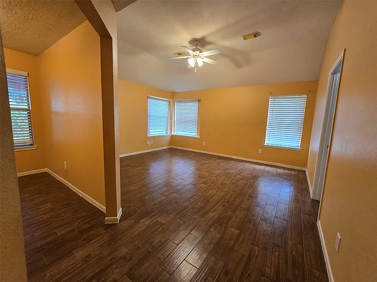 8927 Diamond Lake Ln — Photo 10