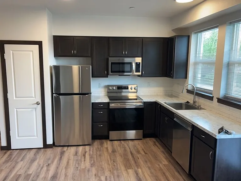 1513 E St — Photo 2