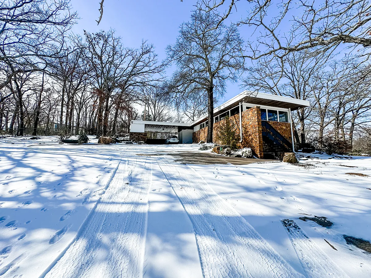 Building Photo - 7346 S Sleepy Hollow Dr