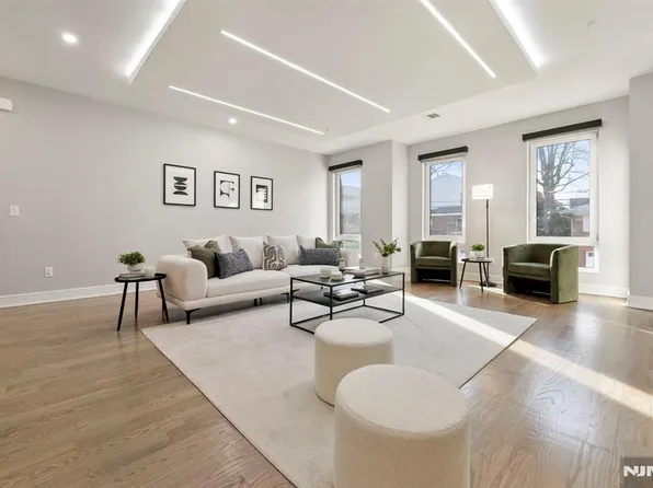 578 Kearney Ave, Cliffside Park, NJ 07010