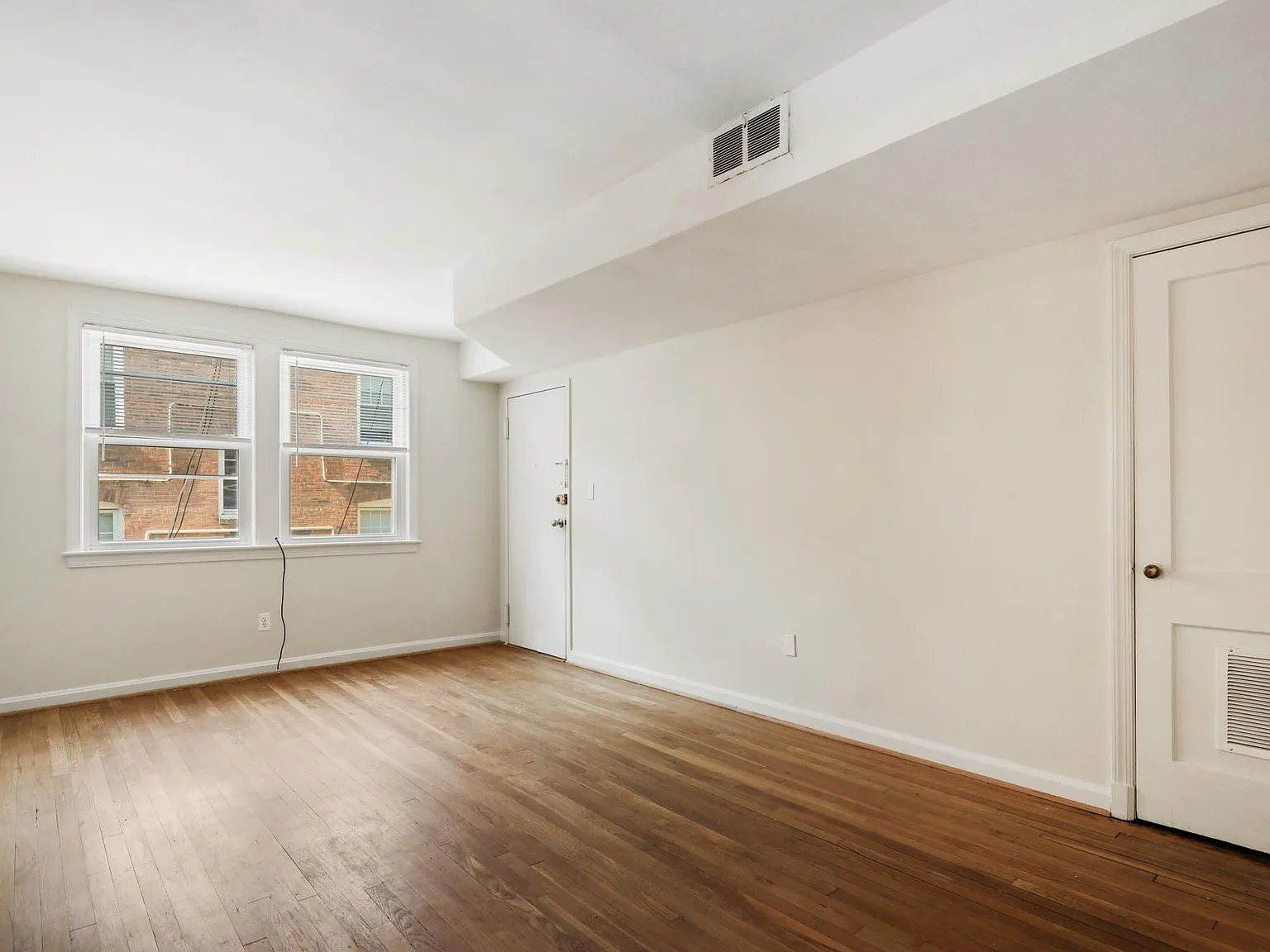 3 bed, 800 sqft, $1,595 — Photo 3