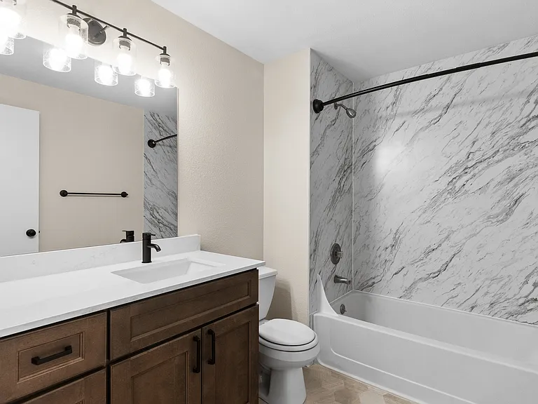 1 Bed 1 Bath - 740 Sq Ft 1 Bed 1 Bath - 740 Sq Ft