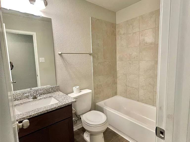 126 E Ash St — Photo 8