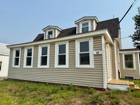 38 Auburn Road, Peru, ME 04290
