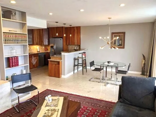 2016 Main St APT 1807, Houston, TX 77002