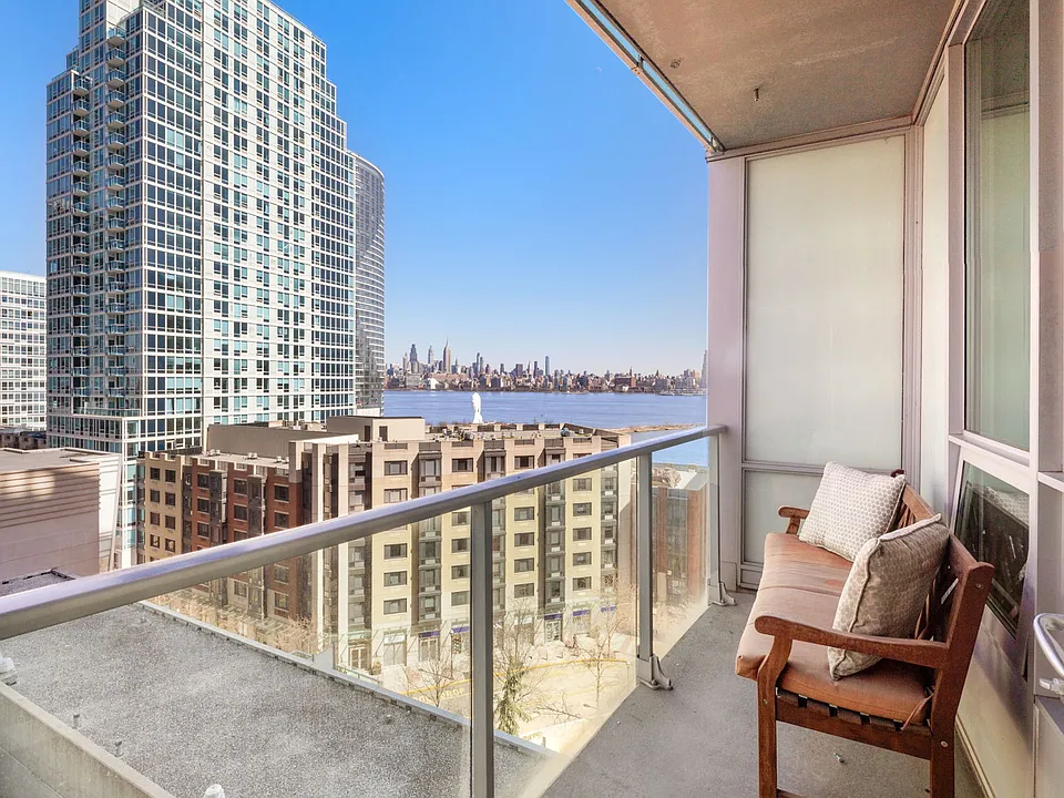 20 Newport Pkwy #1209R