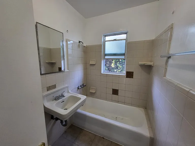 934 N Lake Ave #4 — Photo 12