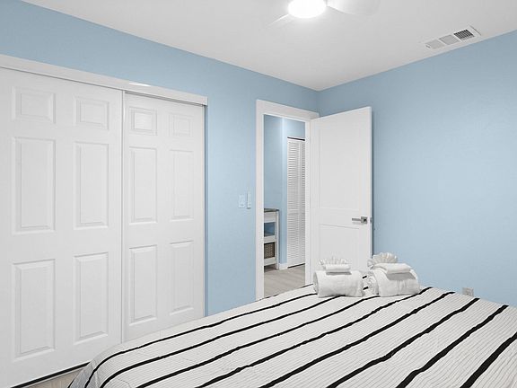 5th image of 6635 Warwick Cir