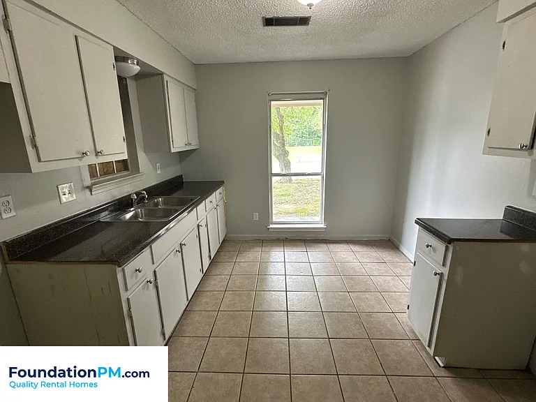 5043 Bowdoin Dr — Photo 3