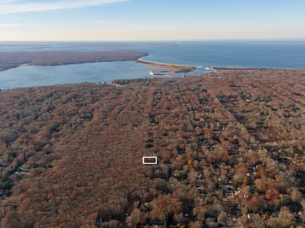 31 16th St, East Hampton, NY 11937