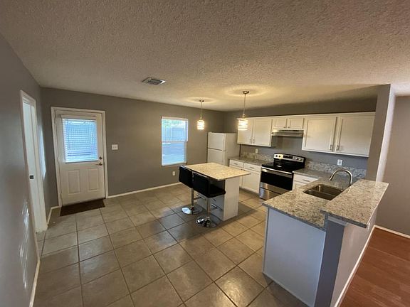 5th image of 4603 Courtside Dr