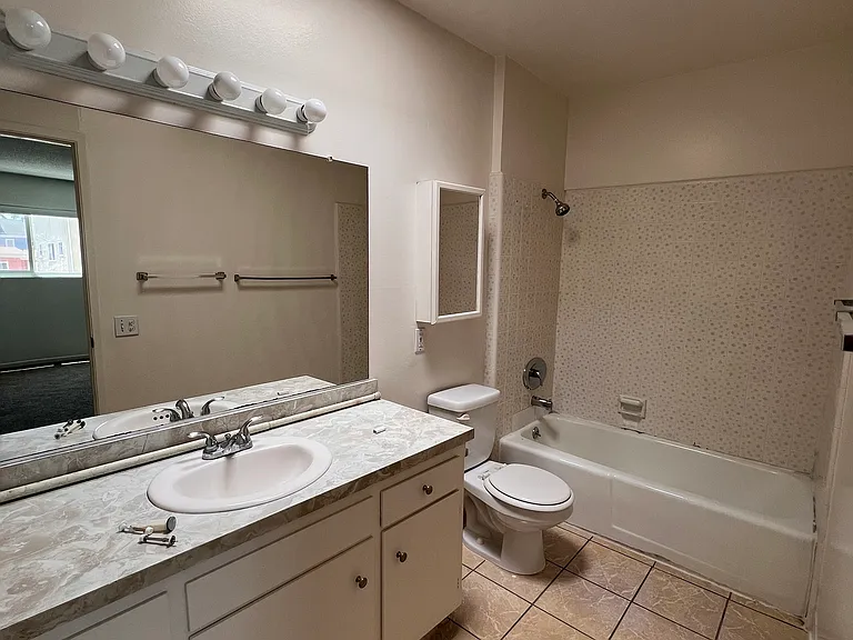 525 N Francisca Ave #11 — Photo 5