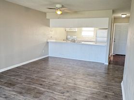 2826 SE Santa Barbara Pl, Cape Coral, FL