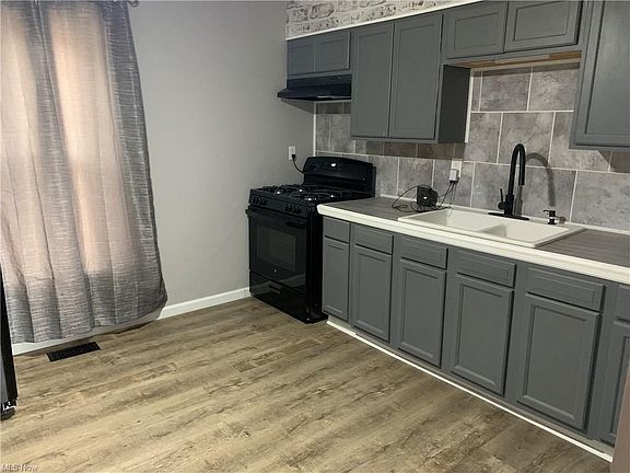5th image of 2355 Reid Ave