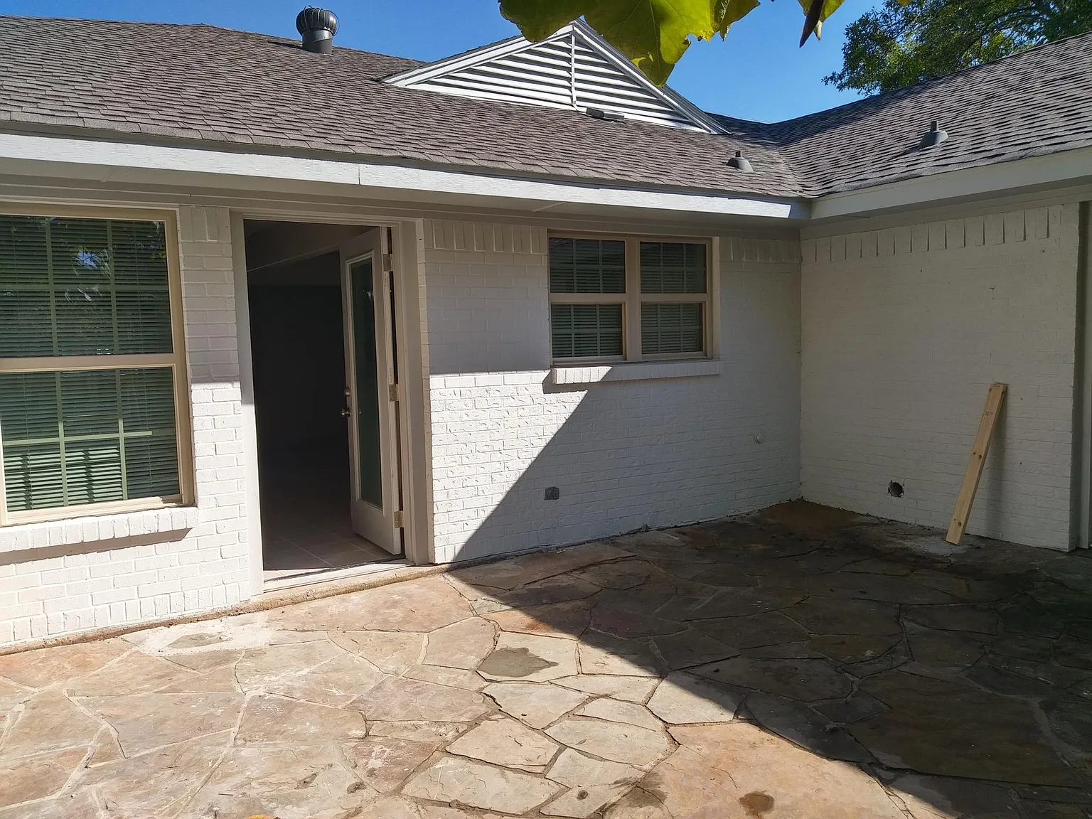 5 bed, 2084 sqft, $1,950 — Photo 3