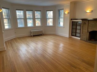 635 W Arlington Pl #1, Chicago, IL 60614