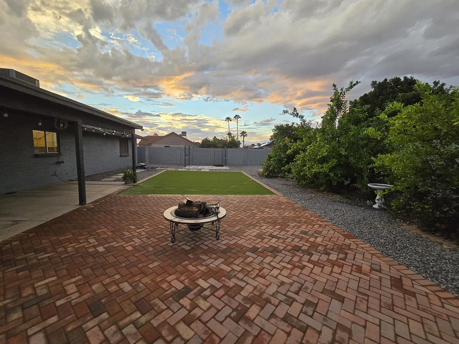 4 bed, 1800 sqft, $2,400 — Photo 2