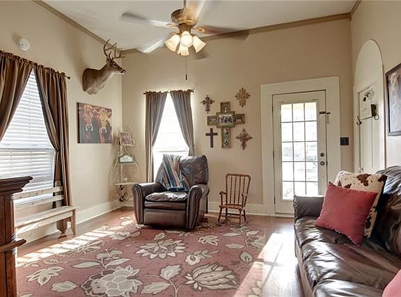 5th image of 207 Short St