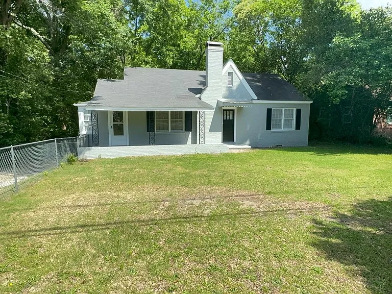 120 Munson Dr — Photo 1