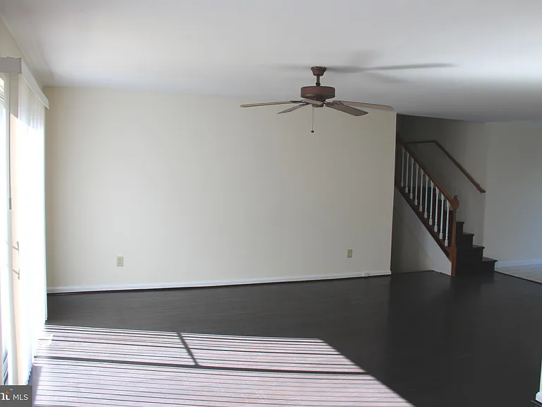 8638 Chester Ct — Photo 6