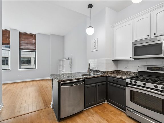 4th image of 8 W Monroe St APT 807
